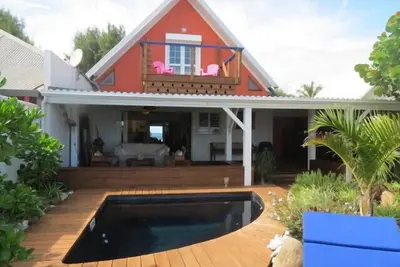 Image de Villa Perle de Corail avec piscine 'les pieds dans l'eau' accès direct plage