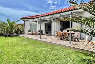 Image de Villa moderne avec piscine, proche des plages et des lacs