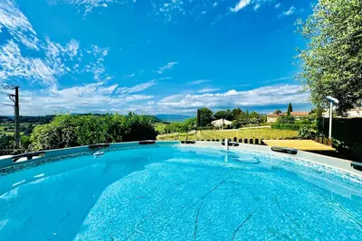 House 2/4 pers air-conditioned swimming pool ping pong near bandol