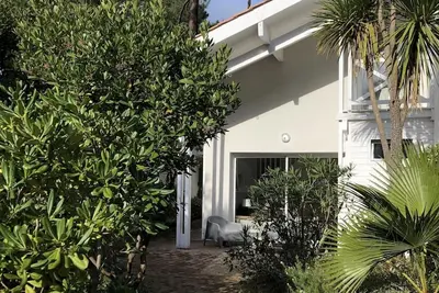 Image de Belle maison au coeur du Golf de Seignosse située près des plages et d'Hossegor.