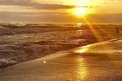 Image de Condo Tropical Waterfront donnant sur le canal de bateau et le parcours de golf