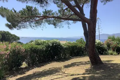 Image de rez de villa indépendant vue mer plage à 200m jardin clos