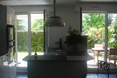 Image de Très bel appartement en rez de jardin proche lac et magasins - 1 chambre /2 pers