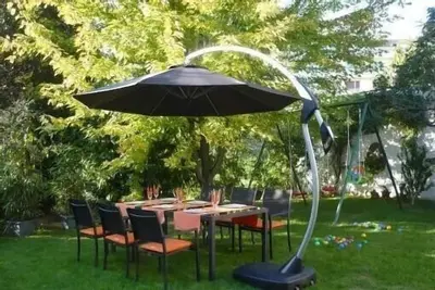 Image de The gates of Strasbourg, ds a flat green environment. 4 stars, 95m²