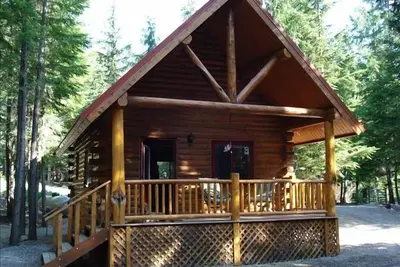Image de Sha Ours Chalet, sur le calme Yaak River ~, Cabine Romantique Capacité jusqu'à 4