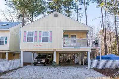 Image de Quaint Beach Cottage, à seulement 1, 6 km de la plage de Bethany
