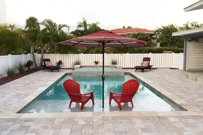 Image de Le charme côtier rencontre le chic du chalet! Piscine / Spa pétillant * 4 portes de la plage *