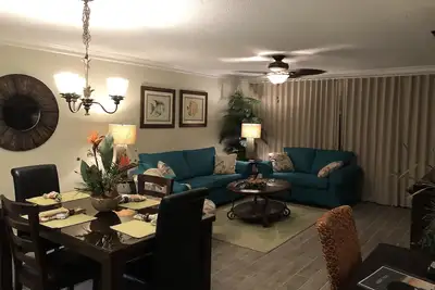 Image de Nouvellement aménagées, joliment décorées 1 Br / 2 Bh Villa