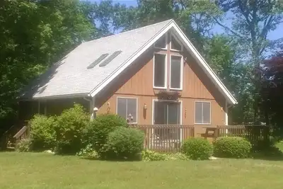 Image de West Tisbury Home, paisible, abordable, 3 Br, près de la piste cyclable