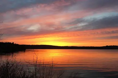Image de Retraite au bord du lac dans le centre du Maine