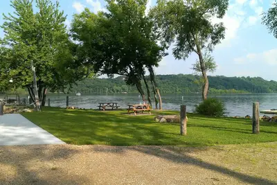 Image de Lodge rustique avec un charme de plage sur la rue Rivière Croix