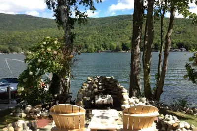 Image de Charme Lake George - Lake Cottage avant sur la magnifique baie Warner