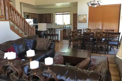 Image de Ski in / out génial location familiale de 5 chambres près du sommet de remontée mécanique.