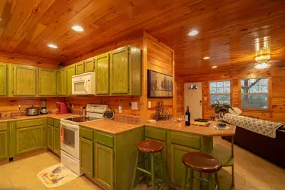 Image de Blue Lake Cozy Cabin, situé sur 3 hectares, à 5 min à pied du lac! Vue sur la montagne!