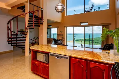 Image de Penthouse à Lake Arenal avec Piscine, Cuisine COMPLÈTE