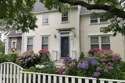 Image de Vos vacances de rêve à Nantucket! Profitez de la piscine et des courts de tennis!
