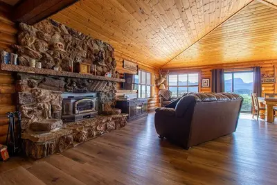 Image de Magnifique vue sur la montagne de Hilltop Home sur 50 Acre Ranch.