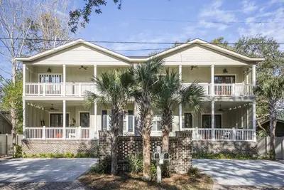 Image de Étapes de la plage! 4beds 3baths 8 personnes