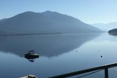 Image de Shuswap Lake Front Deux chambres, 3 Condo Bath. Nulle part n'est plus proche de l'eau!