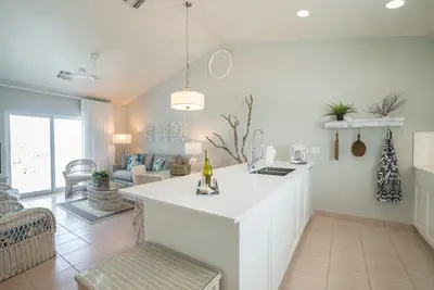 Image de Island Thyme 2 bdrm penthouse nouvellement mis à niveau