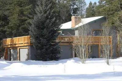 Image de Les clients l'adorent! Chiens acceptés, cour clôturée, bains à remous, piscine, pass club