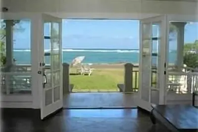 Image de Cottage de style hawaïen face à l'océan :: Avec gîte en option