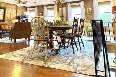 Image de Loft exquis avec le centre-ville de Hendersonville à vos pas!
