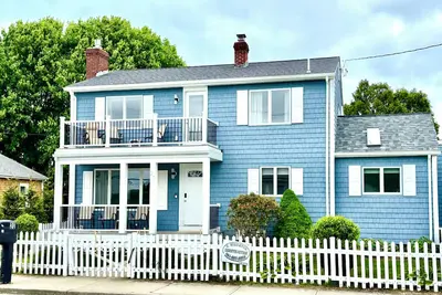 Image de Promenade à la plage - Vues sur l'océan! Central Air, linge de lit / serviettes de bain incluses!