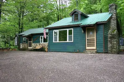 Image de Cabine confortable - à quelques minutes du parc d'État de Ricketts Glen
