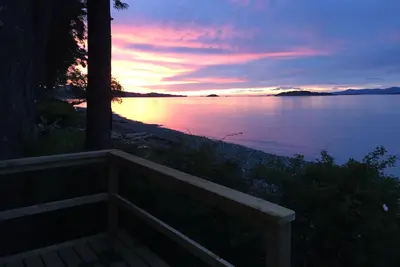 Image de Shoregrove Cottage sur la plage!