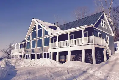 Image de Nouvelles Vues w de K, pour 12 personnes (pas de lits superposés) bain à remous, sauna, 2km de fonder 3 bd, 2b