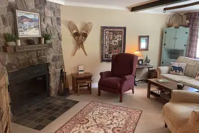 Image de 1 mille à Storyland et à quelques minutes en voiture de nombreuses activités familiales! Grands équipements!