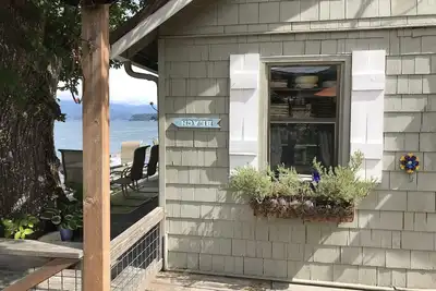 Image de Alderbrook Area Waterfront Beach Cottage, des vues spectaculaires! ! !