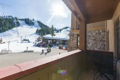 Image de Squaw Valley Village, 2 Chambre, Ski-in-Ski-Out Condo.