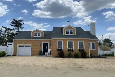 Image de 5br Family Beach Retreat w. Piscine et nouvelle cuisine de chefs - À quelques pas de la plage privée