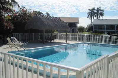 Image de Duplex 2/2, piscine, cabane Tiki, clé de canard, canal clair et propre