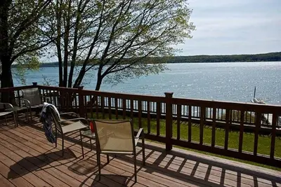 Image de Maison de 3 chambres sur Munising Bay du lac Supérieur! Coucher de soleil de roches sur la photo!