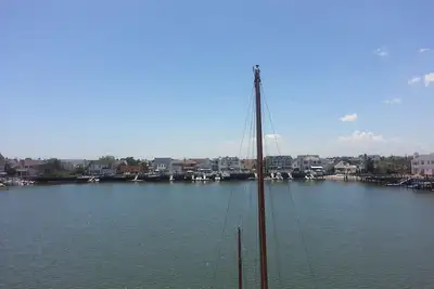 Image de Escapade d'été en plein milieu de la ville et vue sur le front de mer! !