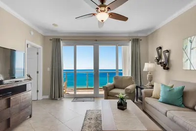 Image de Belle propriété en bord de mer! 2 Bdrm / 2 salles de bain, Location W / Beach & Parking couvert