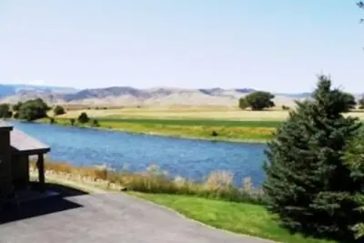 Image de Une maison de rivière au paradis sur la rivière Yellowstone