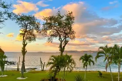 Image de Immense Beachfront Condo 3 chambres avec plage privée