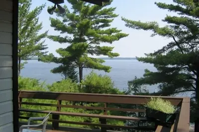 Image de Amazing Views, Private Lakefront Cottage