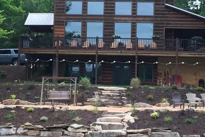 Image de Epic Lake Playground à Blue Ridge Mtns pour 16 personnes, bain à remous, quai de bateau, salle de jeux