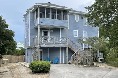 Image de Vues sur l'océan, 5 chambres / 3. 5 salles de bain, lot privé, Lg. Piscine, bain à remous, c'est celui-ci