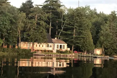 Image de Accueil familial avec vue sur l'eau panoramique et couchers de soleil!