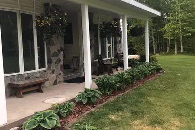 Image de Vue sur la majestueuse baie de Keweenaw, sauna, bain à remous, piscine, etc.