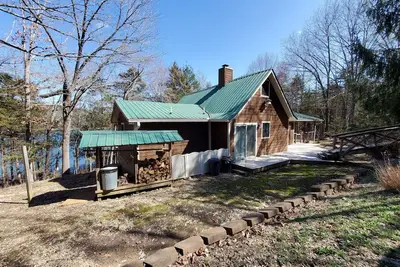 Image de Cabane Cedar Rock - 2 chambres / mezzanine 2 bains au bord du lac
