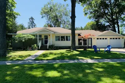 Image de Vacances d'été 2020! Golf et tennis à quelques pas. Mariage amical!