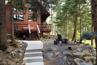 Image de Idéalement situé - Chalet paisible avec vue sur la montagne, foyer, barbecue à gaz
