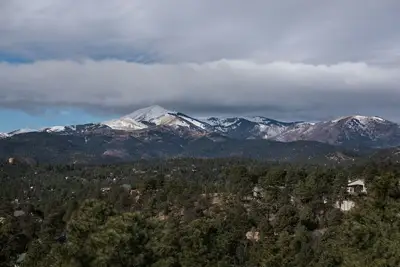 Image de Mountain Home Retreat avec une ambiance décontractée